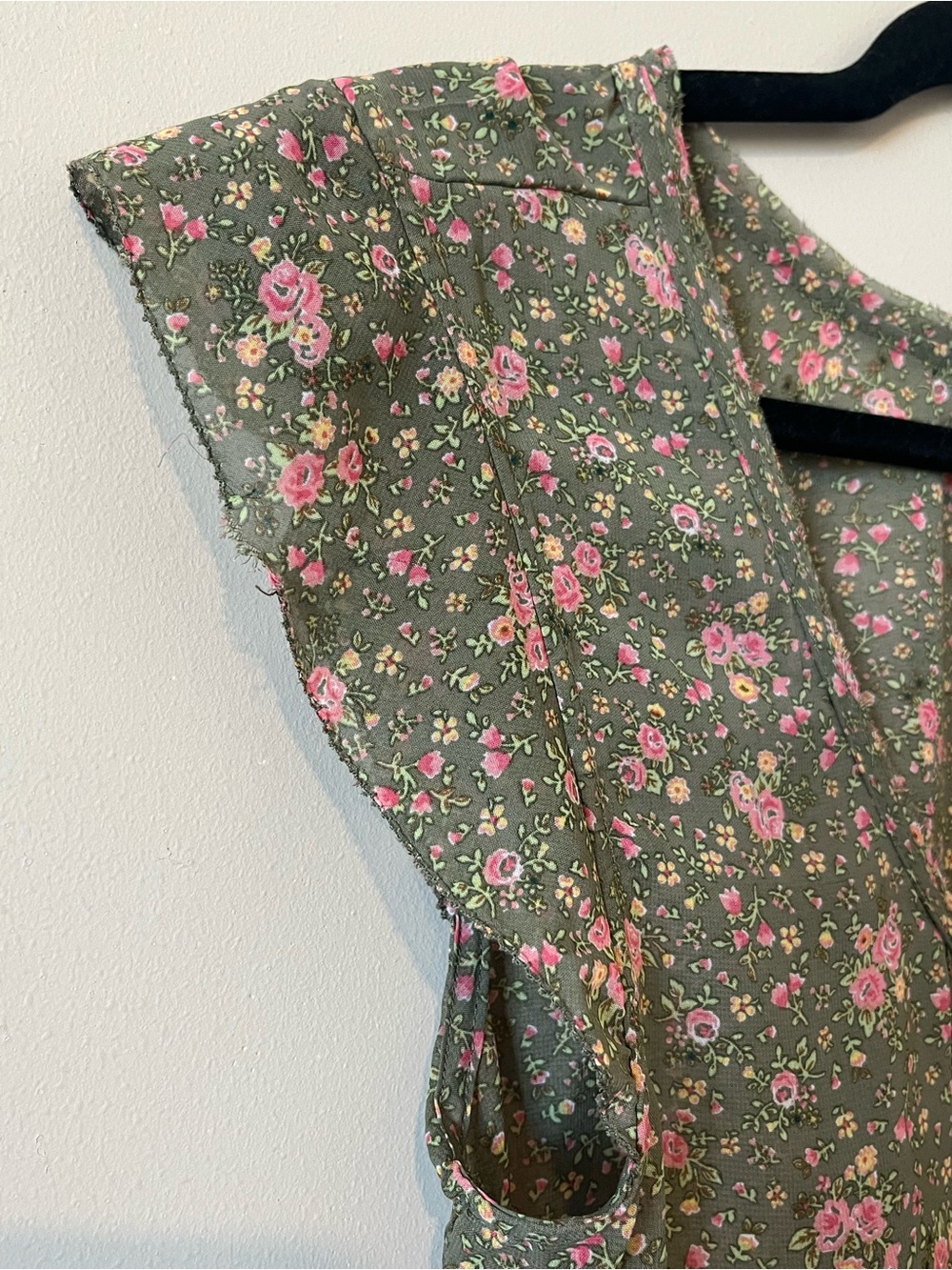Mudd Olive Button-Front Ruffle Blouse - Pink Floral - Picture 5 of 6
